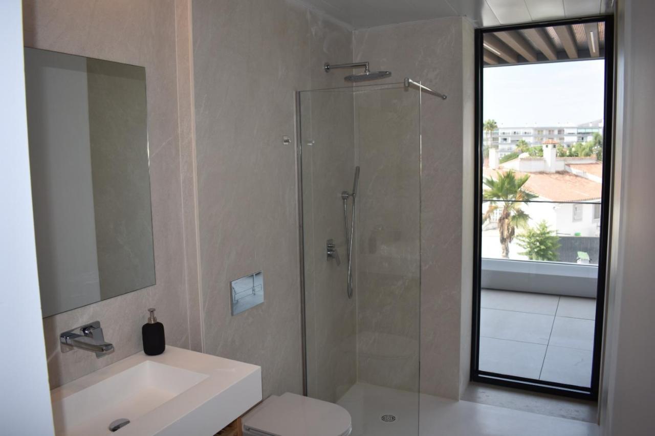 Luxury Complex Beachfront Apartment, Infinity Pool, Sauna, Gym And Large Terrace Torremolinos Exterior foto